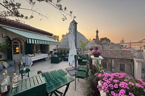 Outdoor dining - Amazing Luxury Penthouse Suite (Roma)