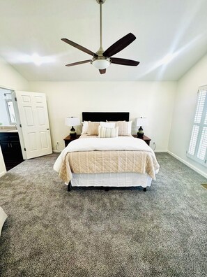 3 chambres, fer et planche à repasser, Wi-Fi, draps fournis