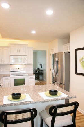 Micro-ondes, four, plaque de cuisson, lave-vaisselle