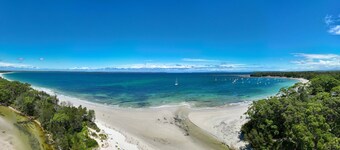 Dolphin Cove - Pet Friendly with Fireplace