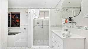 Shower, hair dryer, towels - Gone Coastal - Pet Friendly with Swimming Pool (Callala Bay)