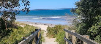 Happy House - Pet Friendly - 5 Min Walk to Beach