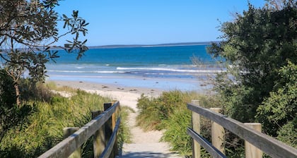 Happy House - Pet Friendly - 5 Min Walk to Beach