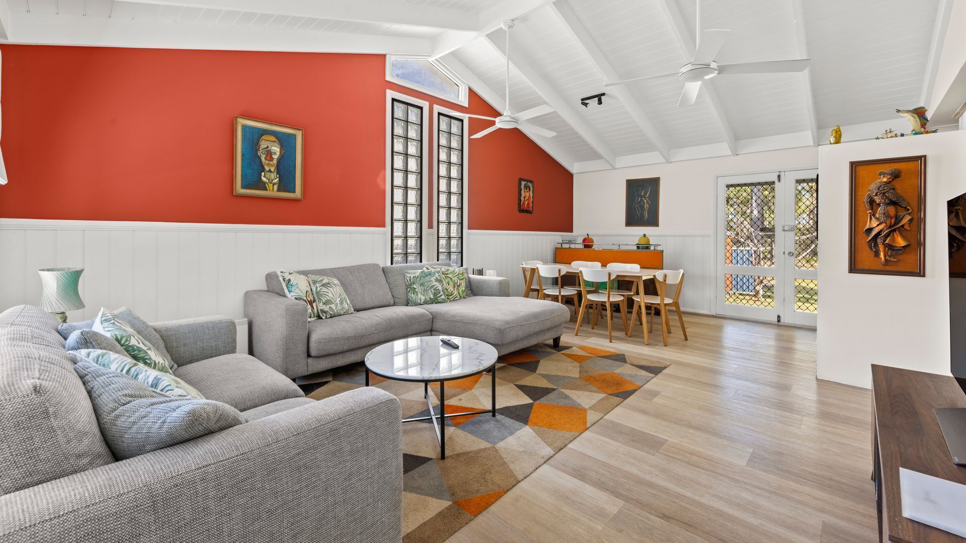 Smart TV, DVD player, books, stereo