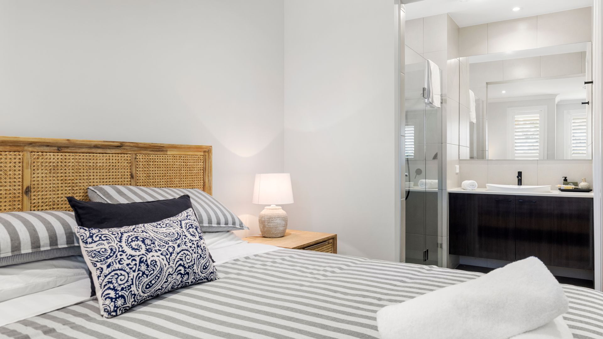 5 bedrooms, desk, iron/ironing board, travel crib