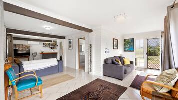 Smart TV, DVD player, books, stereo