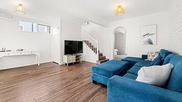 TV connectée, jeux vidéo, lecteur de DVD, table de tennis de table