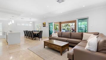 Smart TV, DVD player, books, stereo