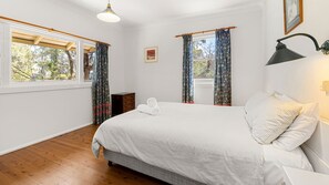 4 bedrooms, iron/ironing board, travel cot, free WiFi