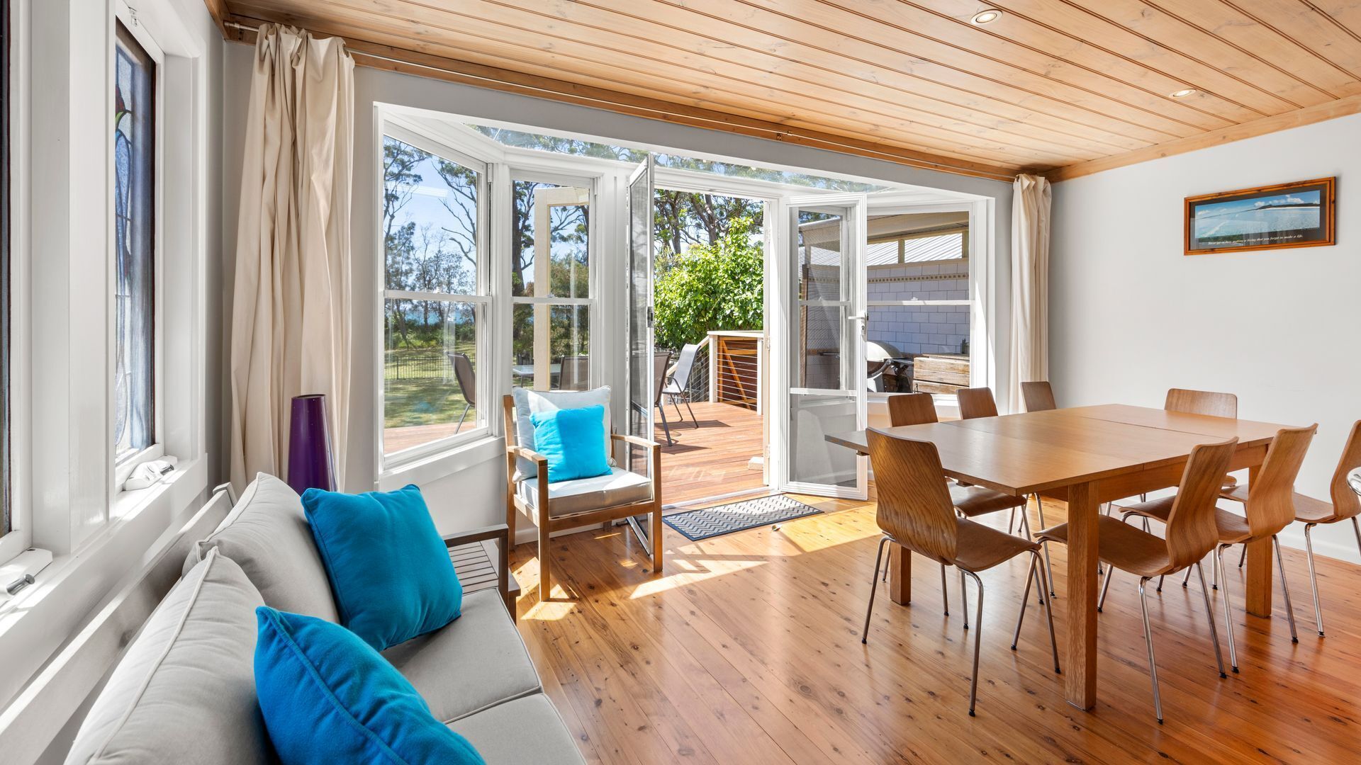 Smart TV, fireplace, books, stereo