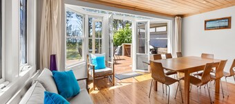 Banksia Cottage - Pet Friendly Waterfront