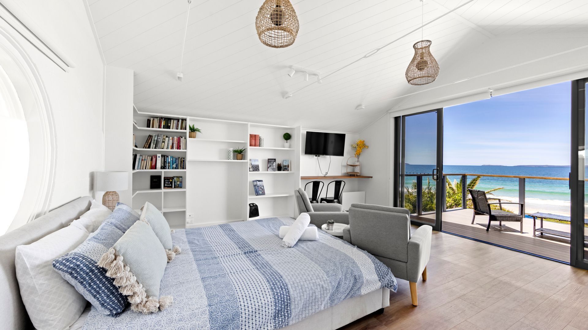 4 bedrooms, desk, iron/ironing board, travel crib