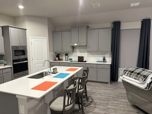 ميكروويف، فرن، موقد طهي مسطح، غسالة أطباق