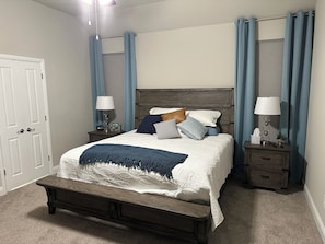 3 عدّة غرف نوم ومكواة/لوح كي وواي فاي مجانًا وملاءات أسرّة