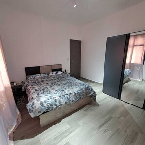 3 makuuhuonetta, silitysrauta/-lauta, Wi-Fi, vuodevaatteet