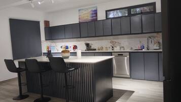 Mikrowelle, Ofen, Herdplatte, Geschirrspüler