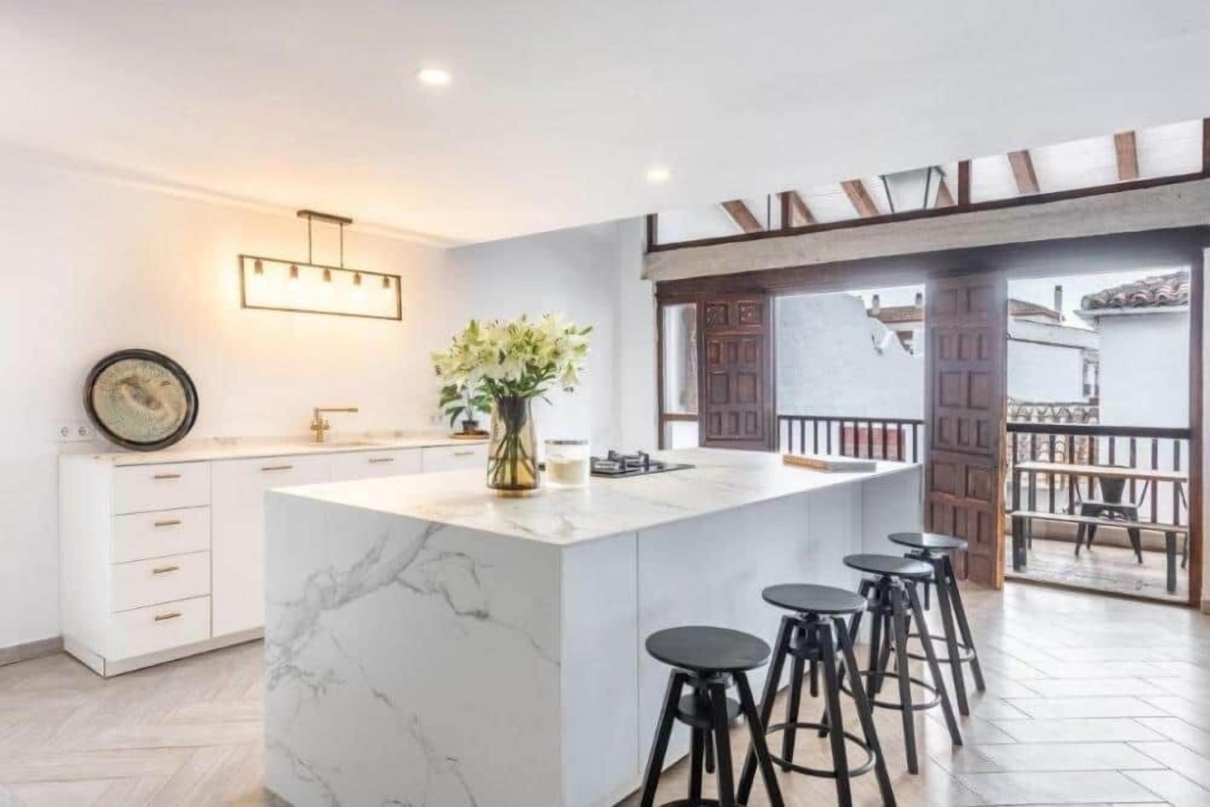 المنشأة من الداخل