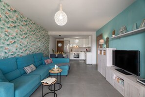 TV - Holiday Apartment 'La Tejita Beach' with Private Pool, Private Terrace and Wi-Fi (Granadilla)