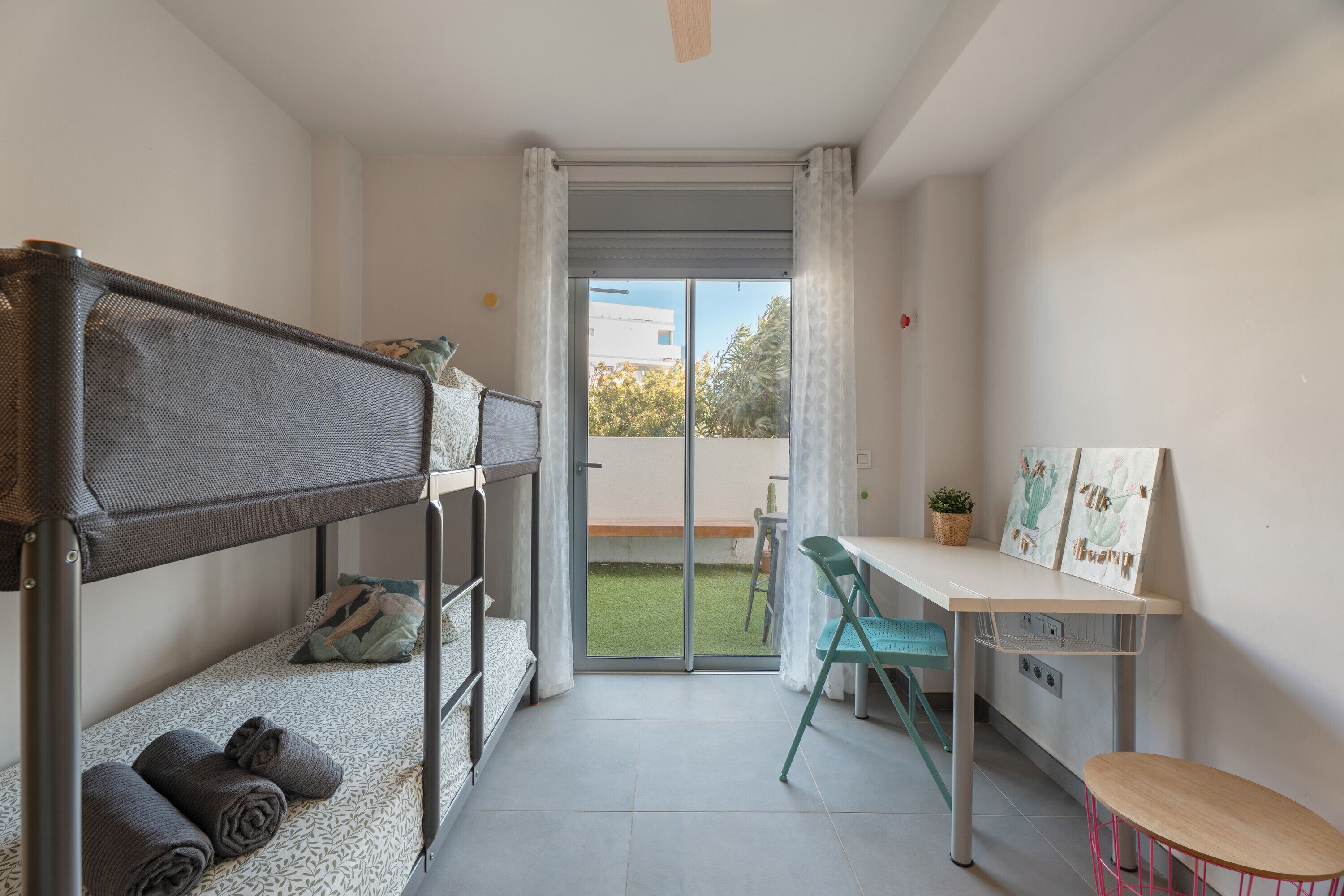 2 slaapkamers, een strijkplank/strijkijzer, wifi, beddengoed