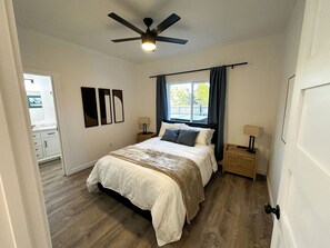 2 chambres, fer et planche à repasser, Wi-Fi gratuit, draps fournis