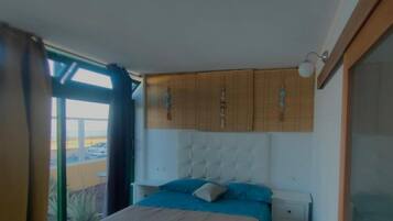 1 dormitori, planxa i posts de planxar, wifi i roba de llit