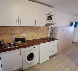 Fridge, microwave, stovetop, cookware/dishes/utensils