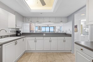 Leilighet, flere senger (Sherwin Condominium 1702) | Eget kjøkken