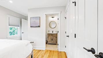 4 bedrooms, WiFi, bed sheets, wheelchair access