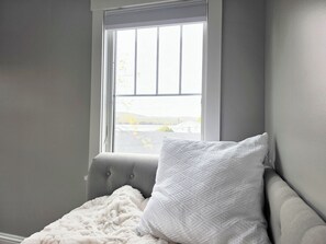 4 عدّة غرف نوم وواي فاي وملاءات أسرّة وتسهيلات لدخول الكراسي المتحركة