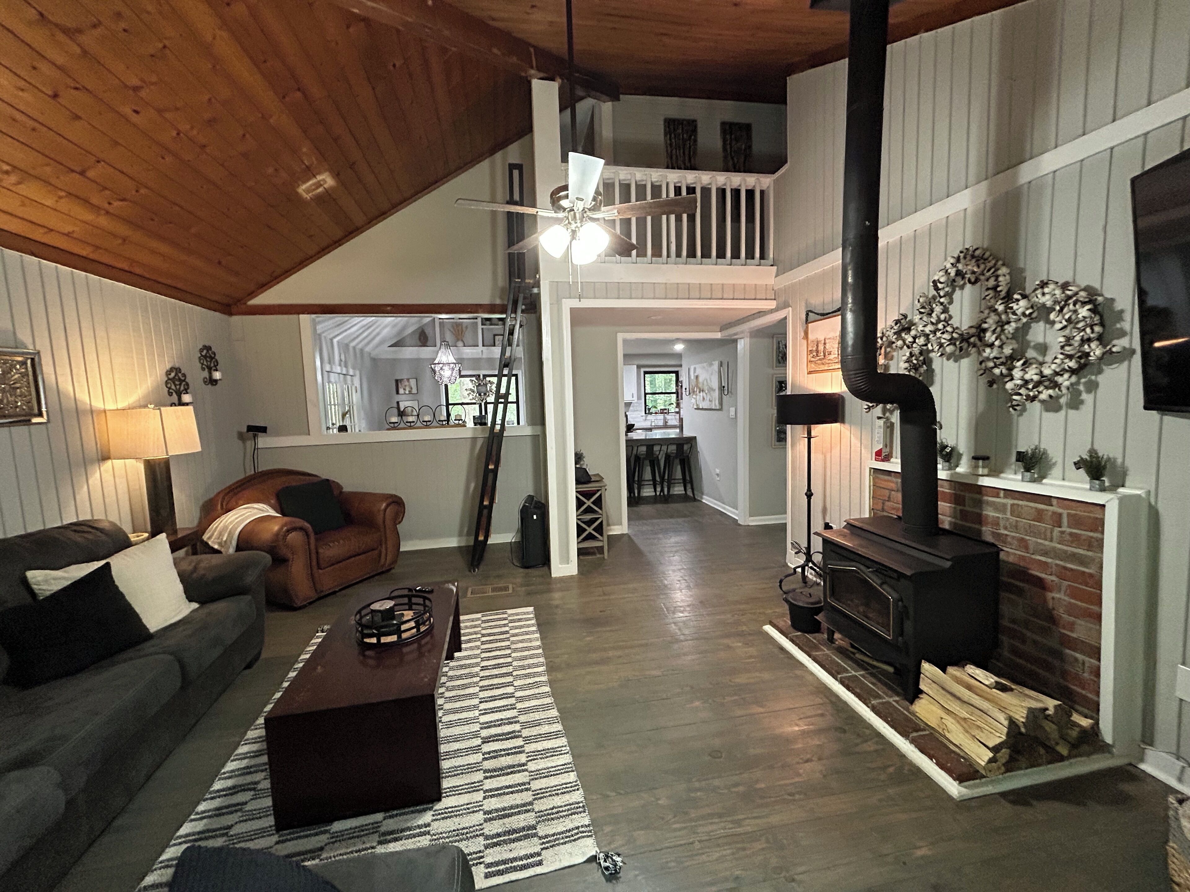 Smart TV, fireplace, computer monitors, printers