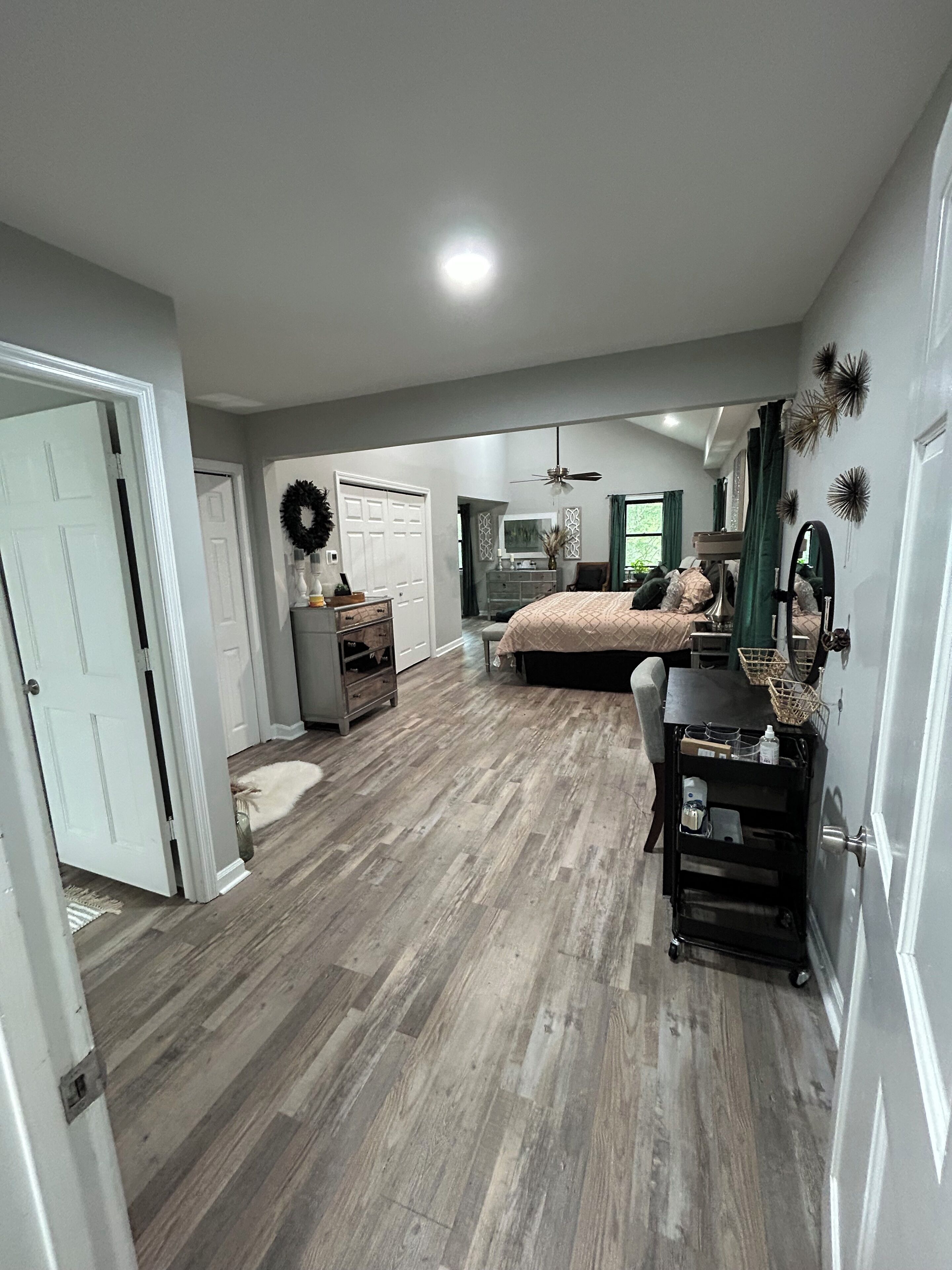 4 bedrooms, desk, iron/ironing board, free WiFi