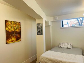 Iron/ironing board, WiFi - Smart & Affordable Stay, Opp. YMCA For Work/Travel (Greater Sudbury)