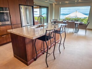 Réfrigérateur, plaque de cuisson