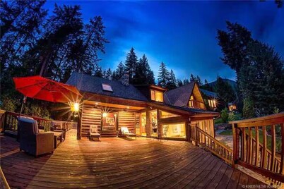Chalet in "The Woods Nelson" with Stunning Views