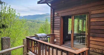Cottage in "The Woods Nelson" with Lake Views