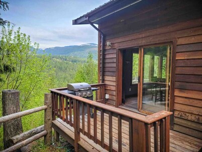 Cottage in "The Woods Nelson" with Lake Views