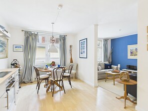 Interior - Cozy vacation apartment "Inselglück" - roof terrace, lake view, central (Lindau)