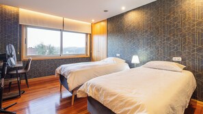 4 dormitorios, tabla de planchar con plancha, wifi y ropa de cama