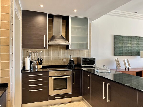 Apartment, 2 Bedrooms, Oceanfront | Private kitchen