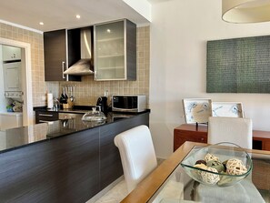 Apartment, 2 Bedrooms, Oceanfront | Private kitchen