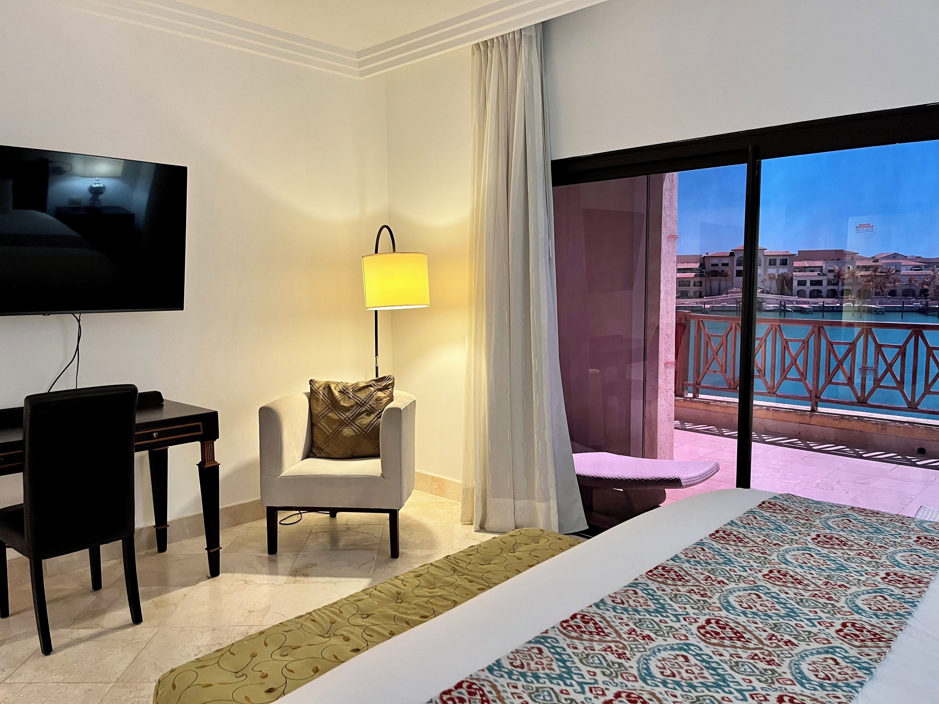 Safe på rommet, strykejern/-brett og wi-fi (inkludert)