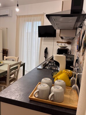 ميكروويف، موقد طهي مسطح، غسالة أطباق