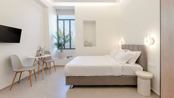 Basic Room, 1 Queen Bed, Non Smoking, Kitchen | Soundproofing, iron/ironing board, free WiFi