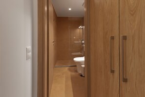 Basic Room, 1 Queen Bed, Non Smoking, Kitchen | Bathroom | Slippers