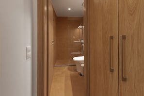 Basic Room, 1 Queen Bed, Non Smoking, Kitchen | Bathroom | Slippers