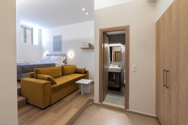 Comfort Studio, 1 Queen Bed, Non Smoking, Kitchen | Living area