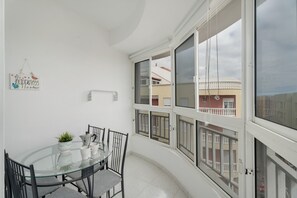 Dining - Vacation Apartment 'Horizonte' with Sea View, Balcony and Wi-Fi (El Médano)