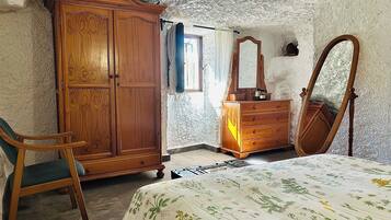 Casa de campo superior, vistas a la montaña | Minibar, cortinas opacas, sistema de insonorización