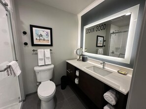 Shower, hair dryer, towels, soap - Best Western Plus Rialto (Rialto)