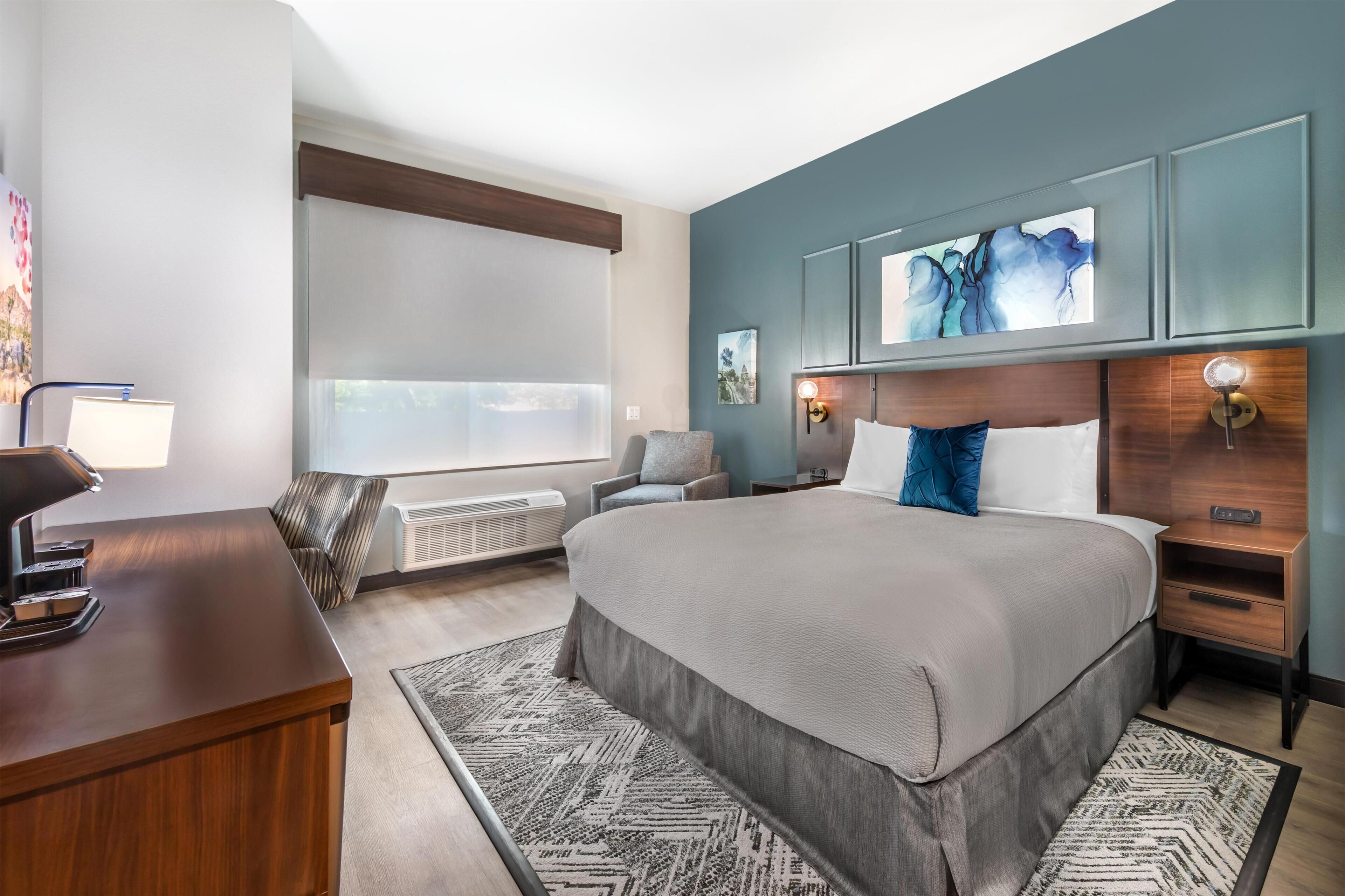 Standard Room, 1 King Bed, Accessible, Refrigerator & Microwave | Iron/ironing board, free WiFi
